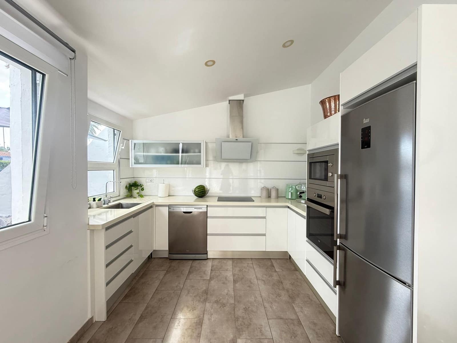 2 soveværelse Bungalow til leje i San Bartolome de Tirajana med swimmingpool garage - € 3.750 (Ref: 9262811)