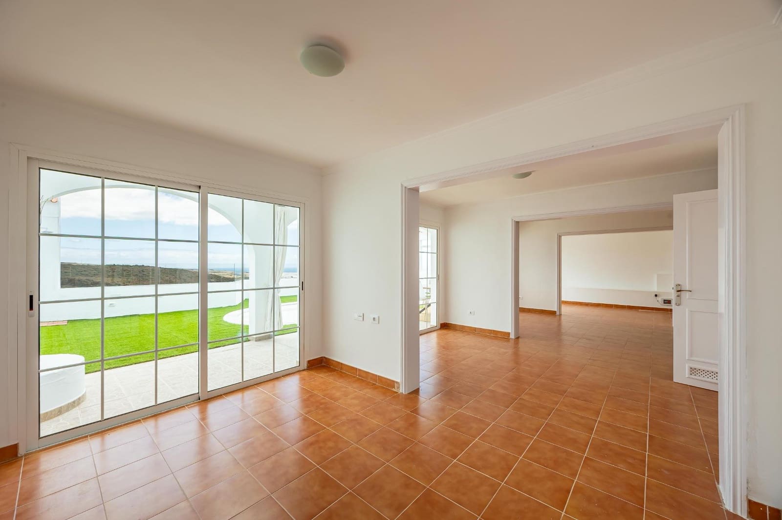 4 soveværelse Semi-Rækkehus til leje i Montana la Data med swimmingpool - € 2.300 (Ref: 9264369)