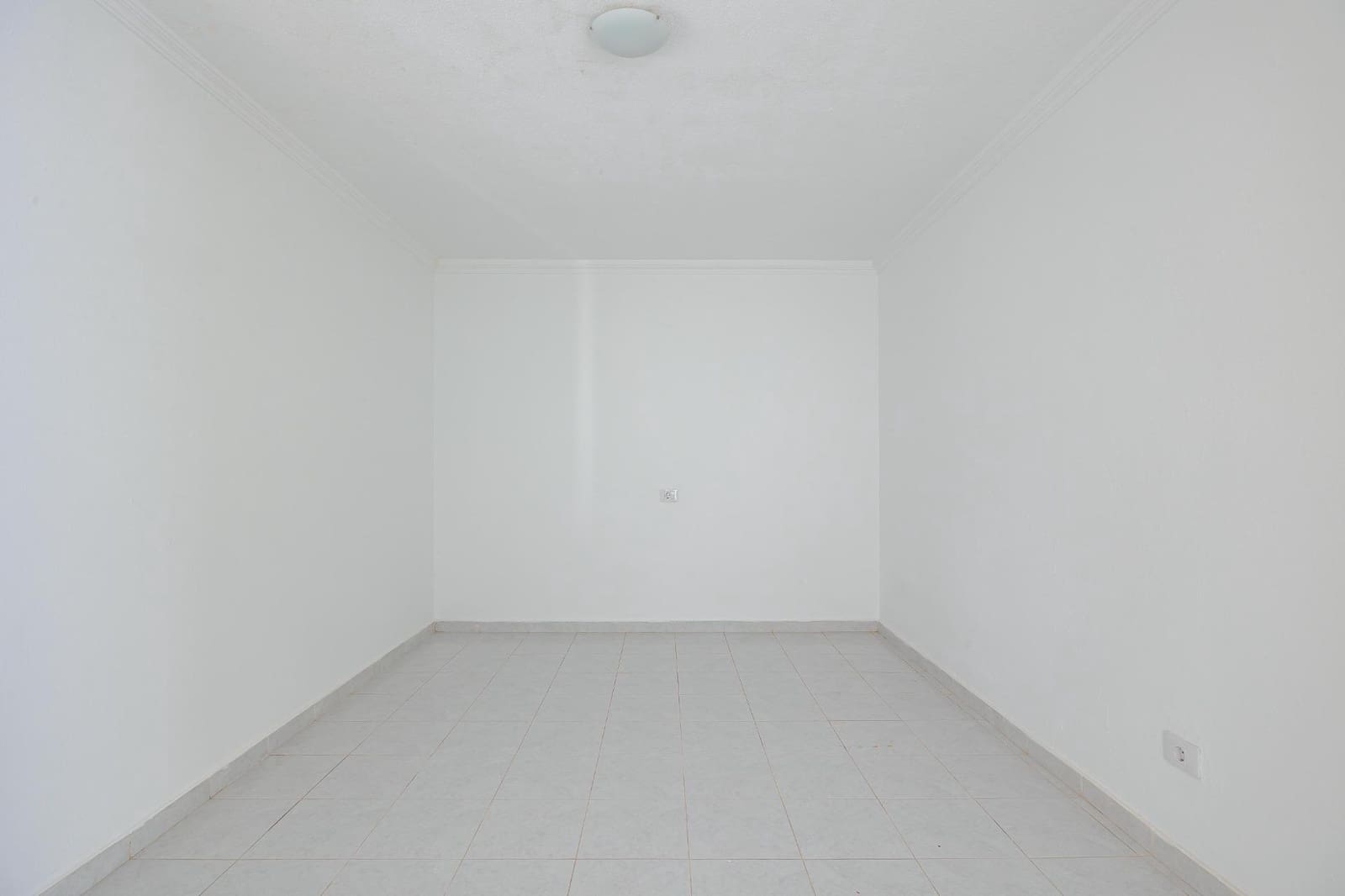 4 soveværelse Semi-Rækkehus til leje i Montana la Data med swimmingpool - € 2.300 (Ref: 9264369)