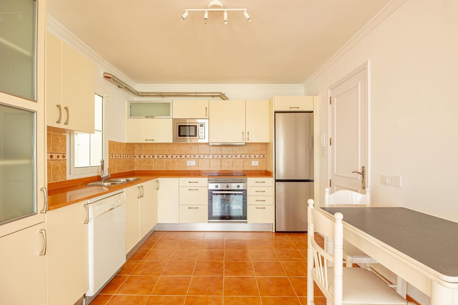 4 soveværelse Semi-Rækkehus til leje i Montana la Data med swimmingpool - € 2.300 (Ref: 9264369)