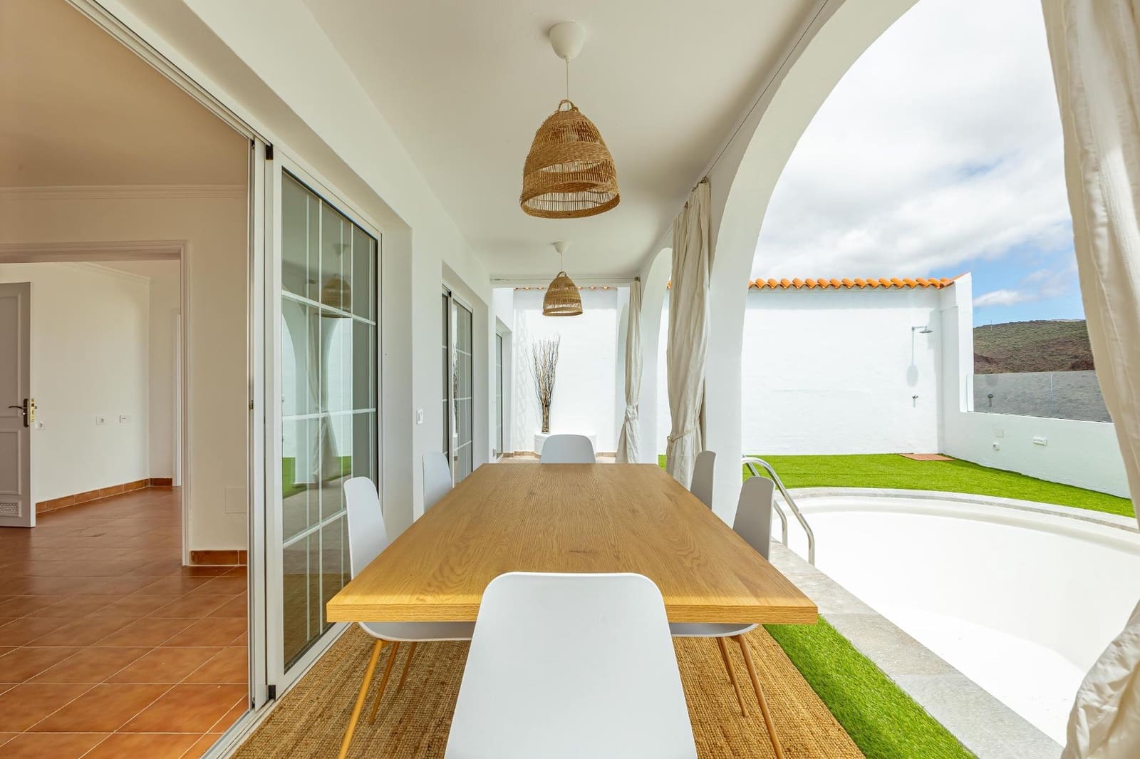 4 soveværelse Semi-Rækkehus til leje i Montana la Data med swimmingpool - € 2.300 (Ref: 9264369)