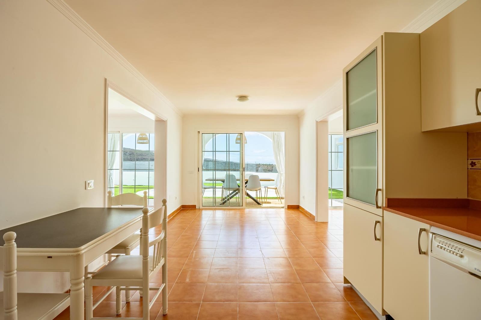 4 soveværelse Semi-Rækkehus til leje i Montana la Data med swimmingpool - € 2.300 (Ref: 9264369)