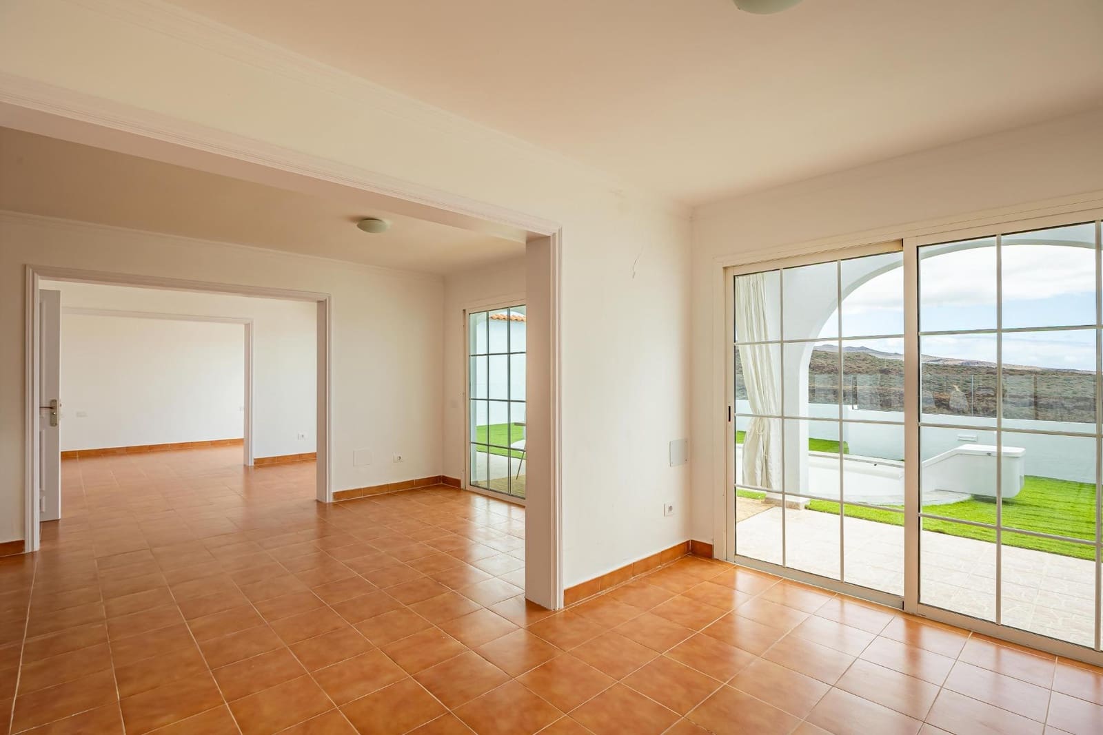 4 soveværelse Semi-Rækkehus til leje i Montana la Data med swimmingpool - € 2.300 (Ref: 9264369)