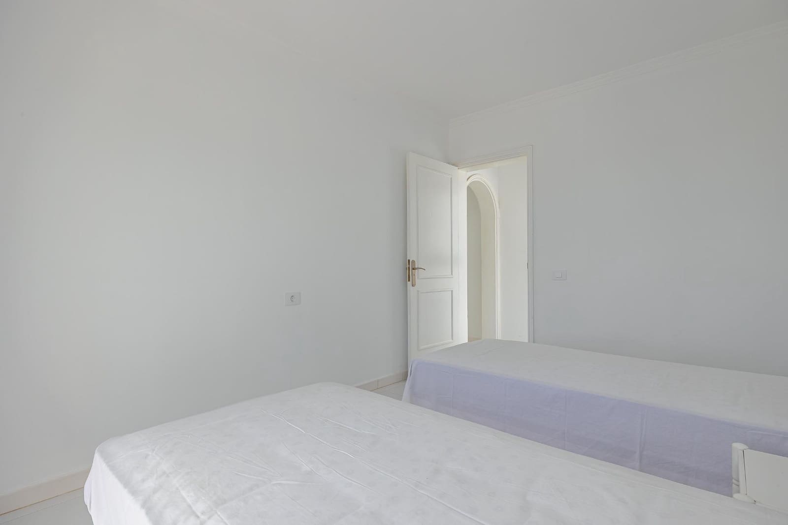 4 soveværelse Semi-Rækkehus til leje i Montana la Data med swimmingpool - € 2.300 (Ref: 9264369)