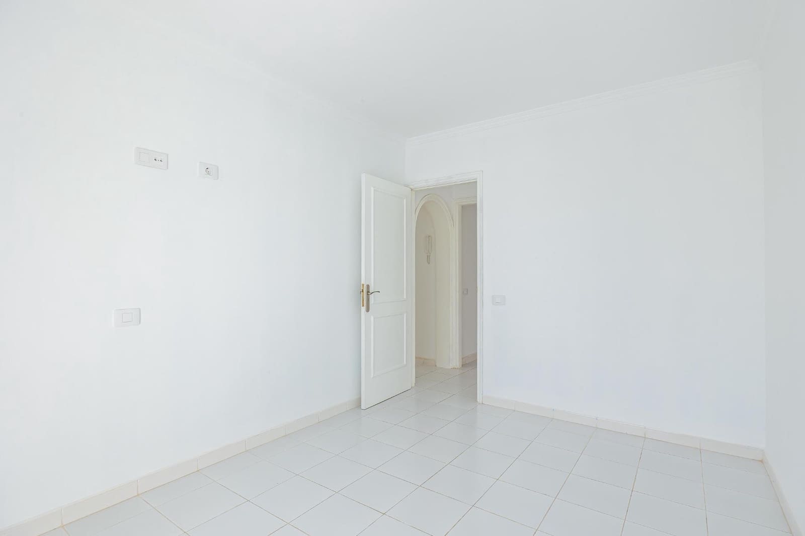 4 soveværelse Semi-Rækkehus til leje i Montana la Data med swimmingpool - € 2.300 (Ref: 9264369)