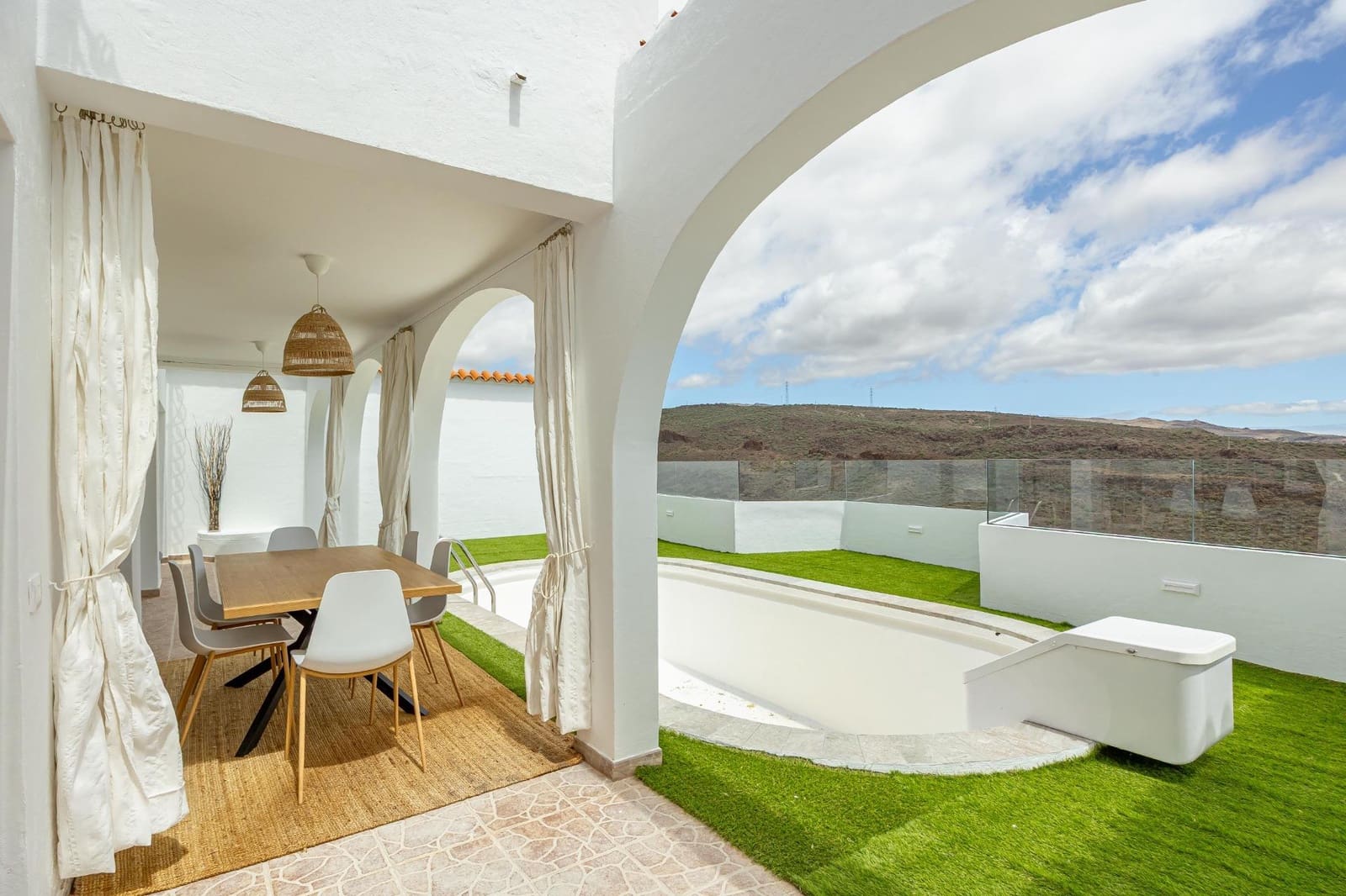 4 soveværelse Semi-Rækkehus til leje i Montana la Data med swimmingpool - € 2.300 (Ref: 9264369)