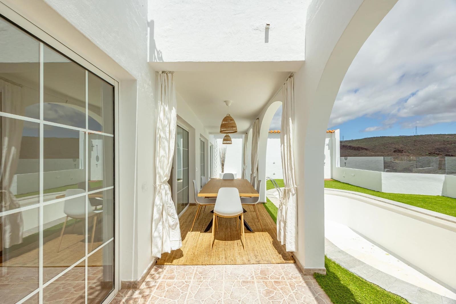 4 soveværelse Semi-Rækkehus til leje i Montana la Data med swimmingpool - € 2.300 (Ref: 9264369)