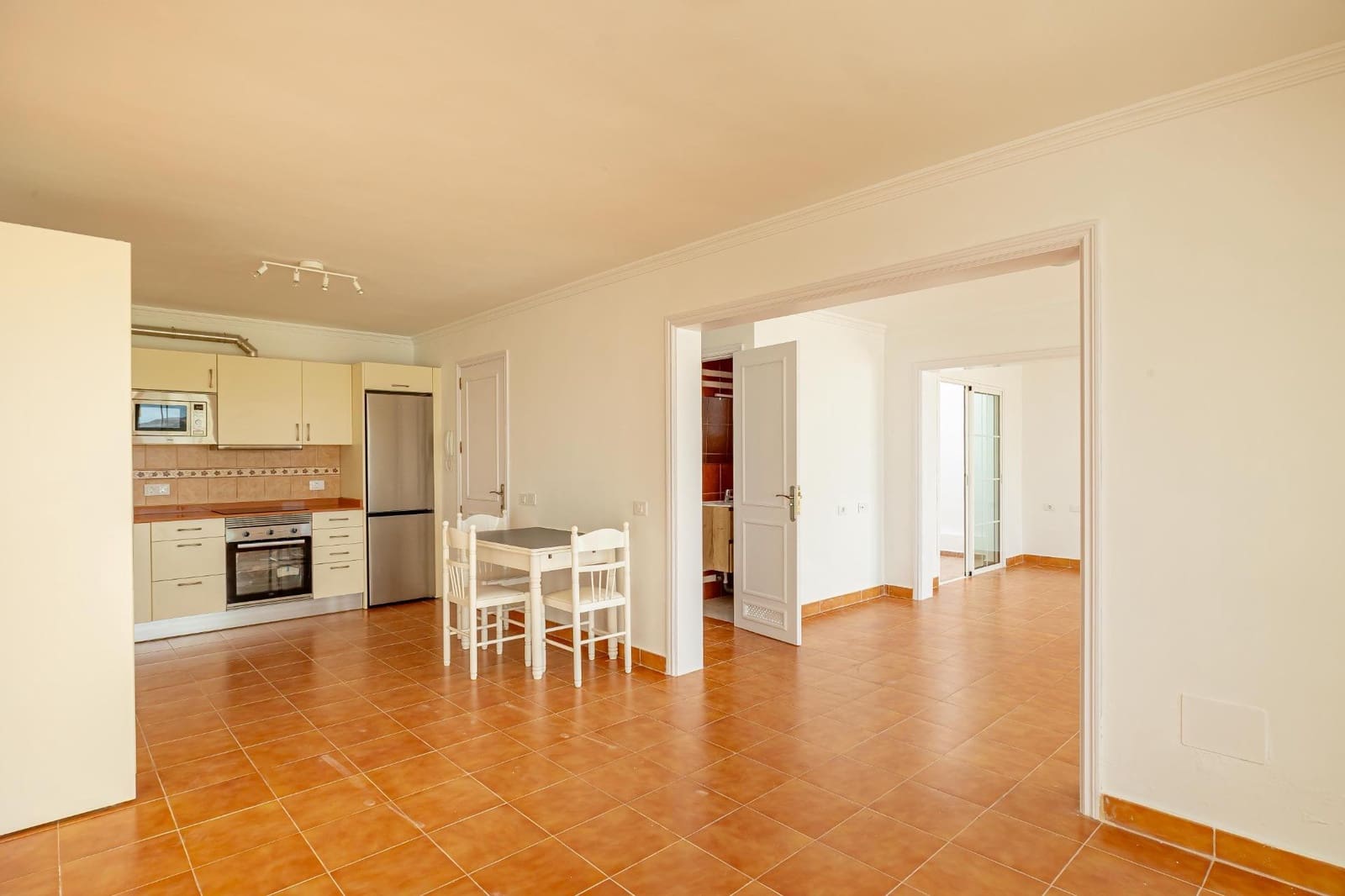 4 soveværelse Semi-Rækkehus til leje i Montana la Data med swimmingpool - € 2.300 (Ref: 9264369)