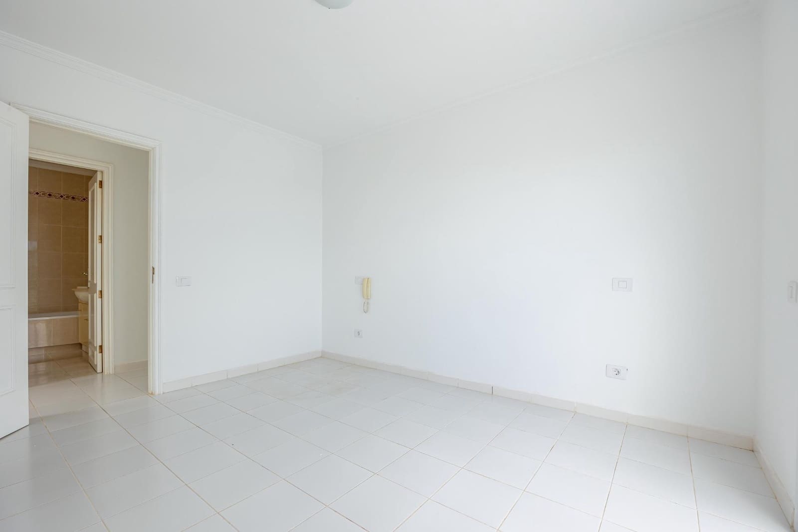 4 soveværelse Semi-Rækkehus til leje i Montana la Data med swimmingpool - € 2.300 (Ref: 9264369)