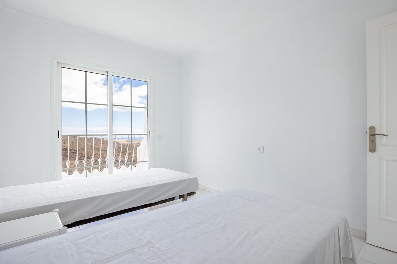 4 soveværelse Semi-Rækkehus til leje i Montana la Data med swimmingpool - € 2.300 (Ref: 9264369)