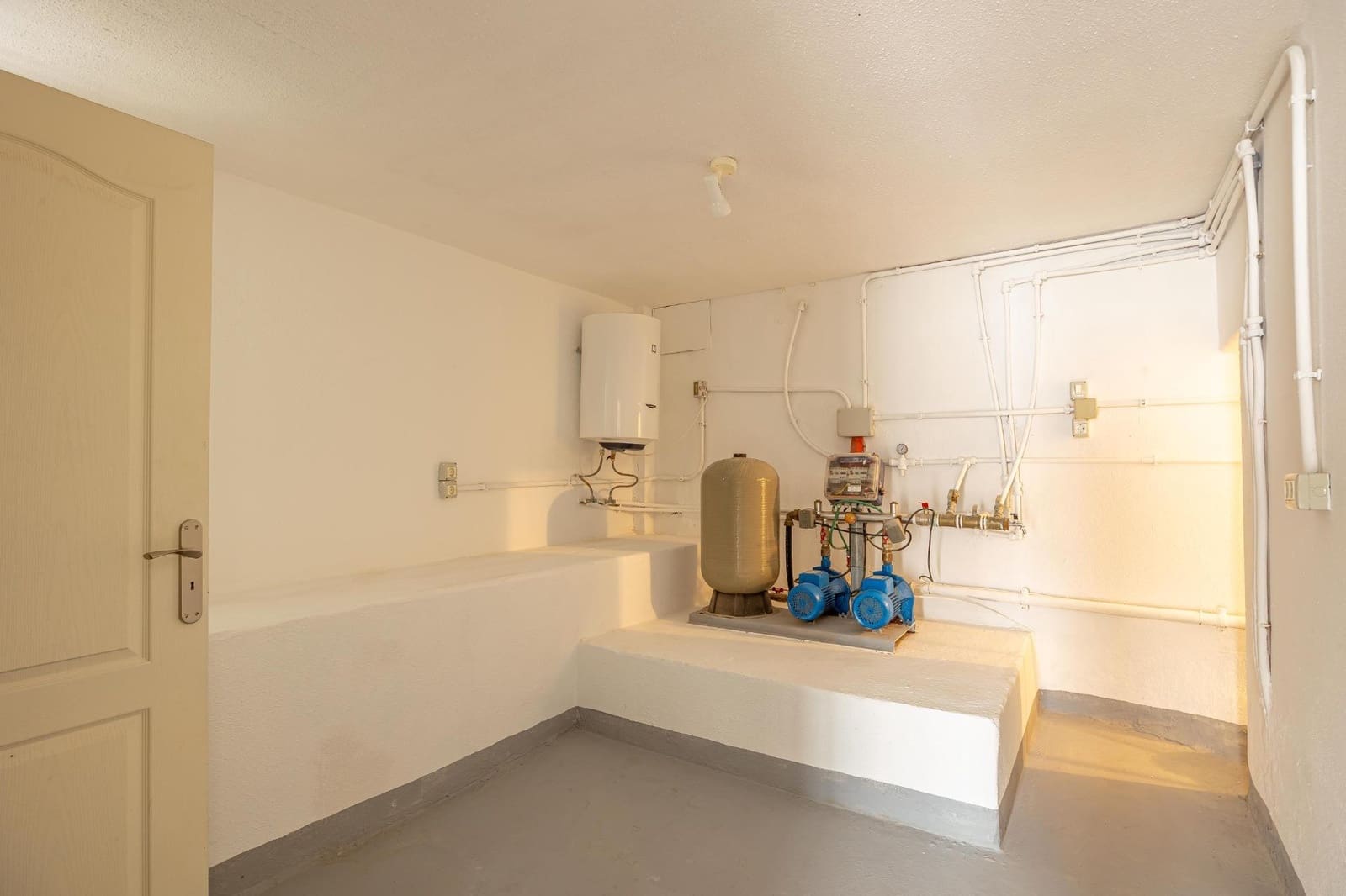 4 soveværelse Semi-Rækkehus til leje i Montana la Data med swimmingpool - € 2.300 (Ref: 9264369)