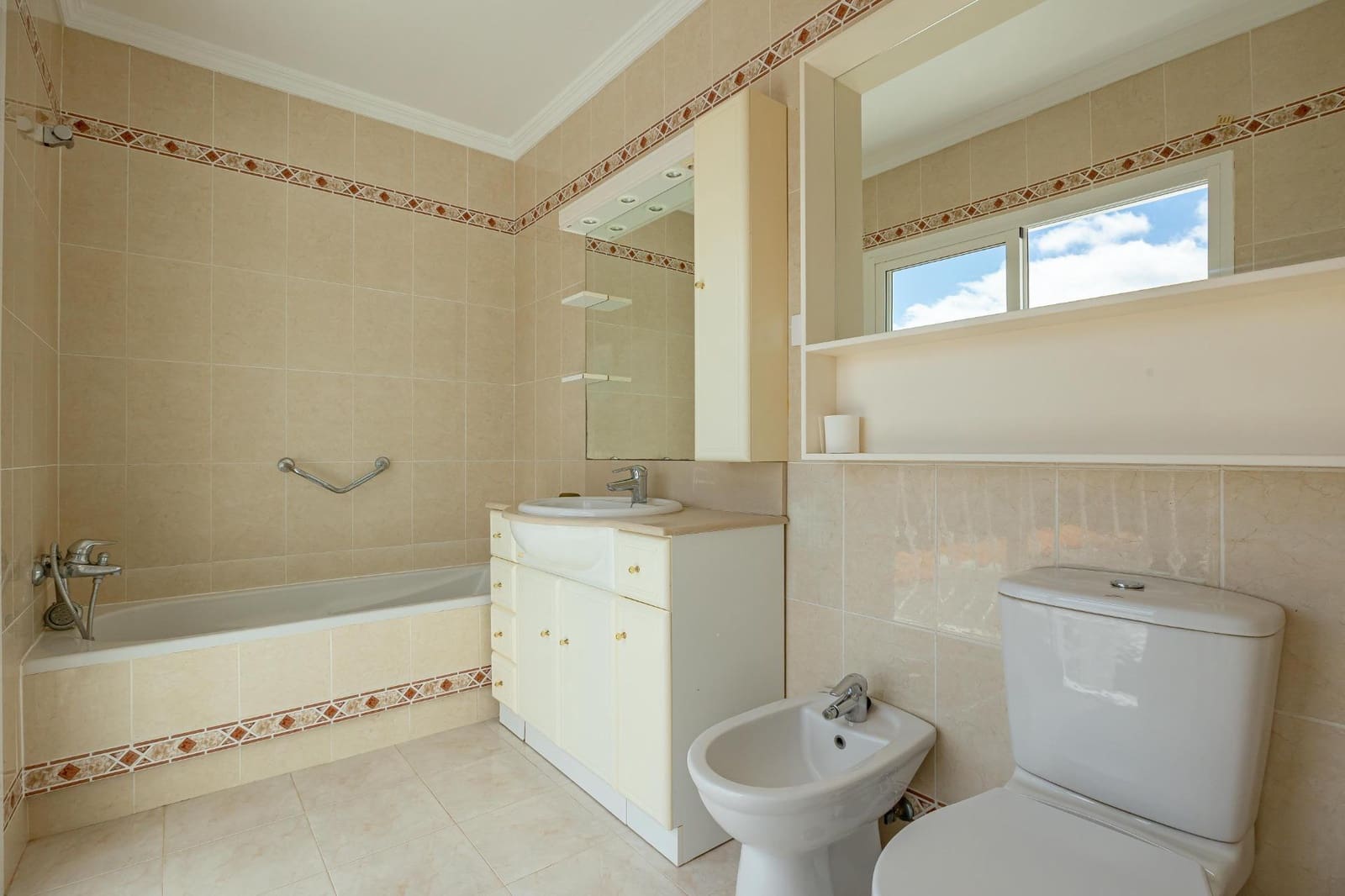 4 soveværelse Semi-Rækkehus til leje i Montana la Data med swimmingpool - € 2.300 (Ref: 9264369)