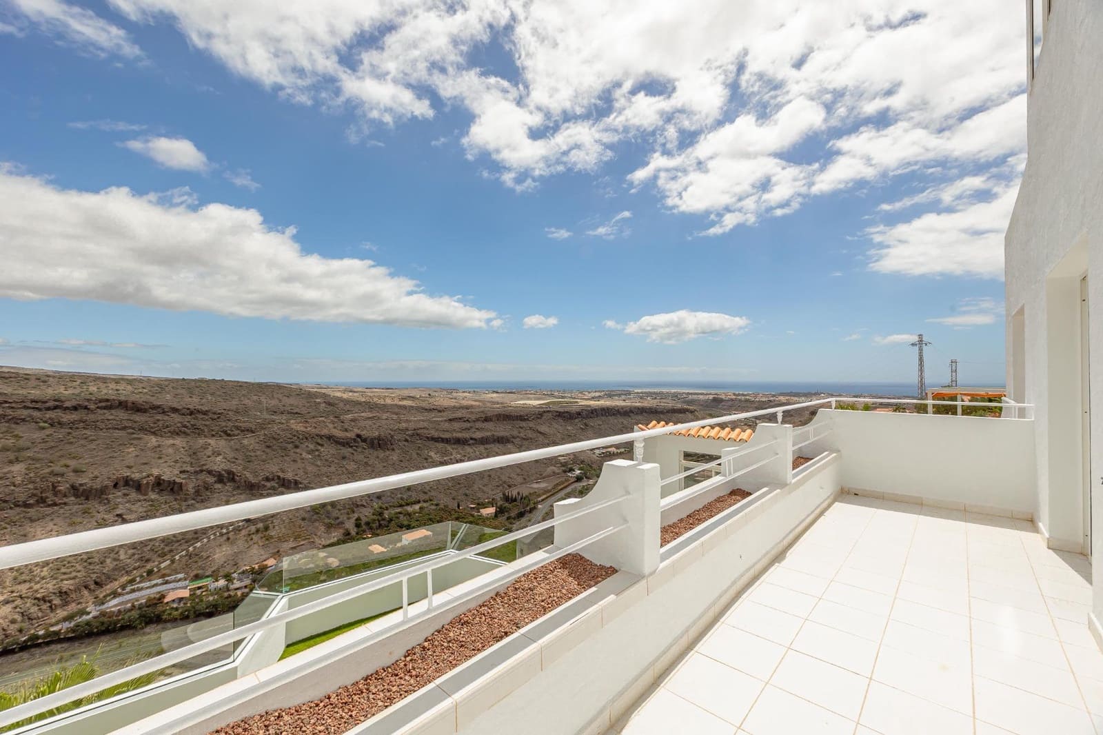 4 soveværelse Semi-Rækkehus til leje i Montana la Data med swimmingpool - € 2.300 (Ref: 9264369)