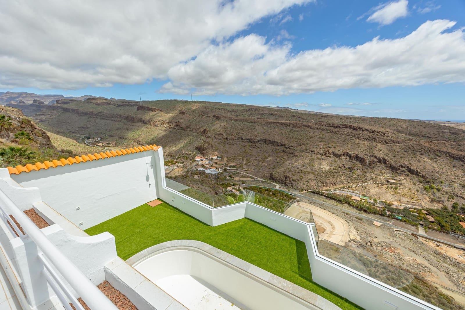 4 soveværelse Semi-Rækkehus til leje i Montana la Data med swimmingpool - € 2.300 (Ref: 9264369)