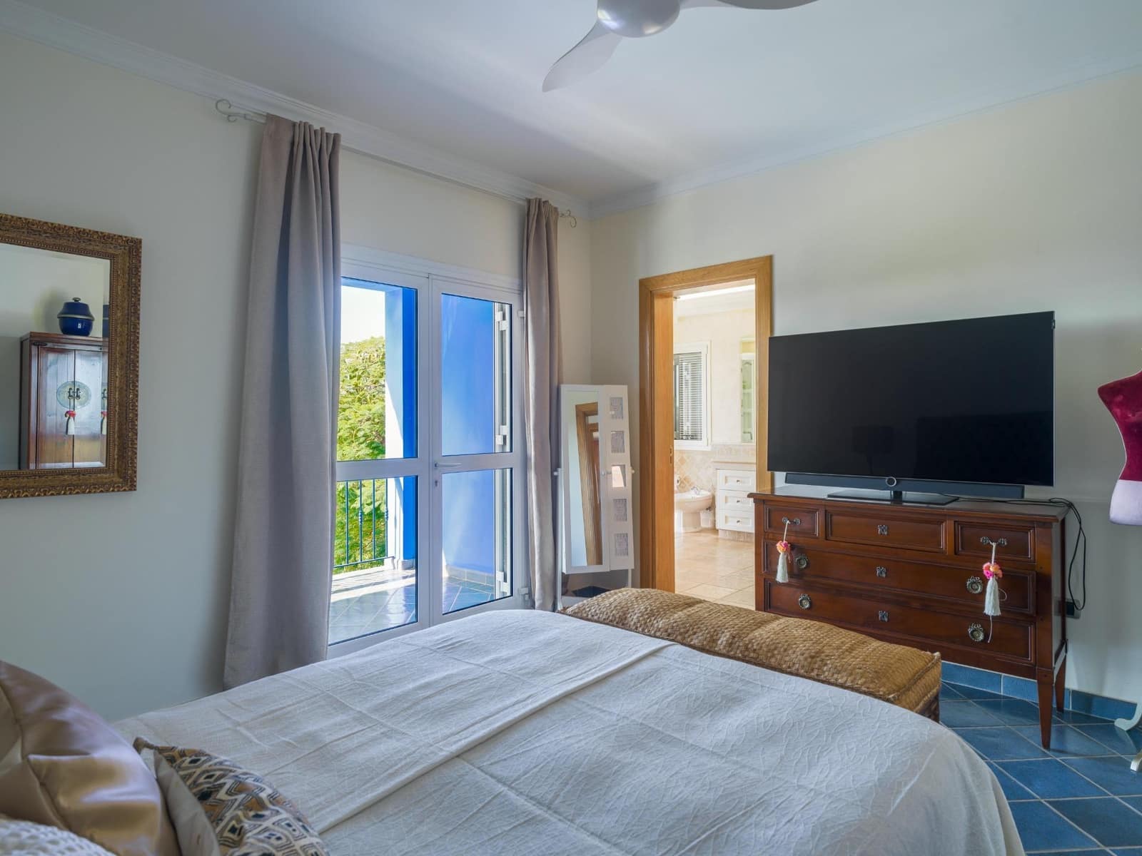 3 bedroom Villa for sale in San Bartolome de Tirajana with pool - € 1,290,000 (Ref: 9312763)