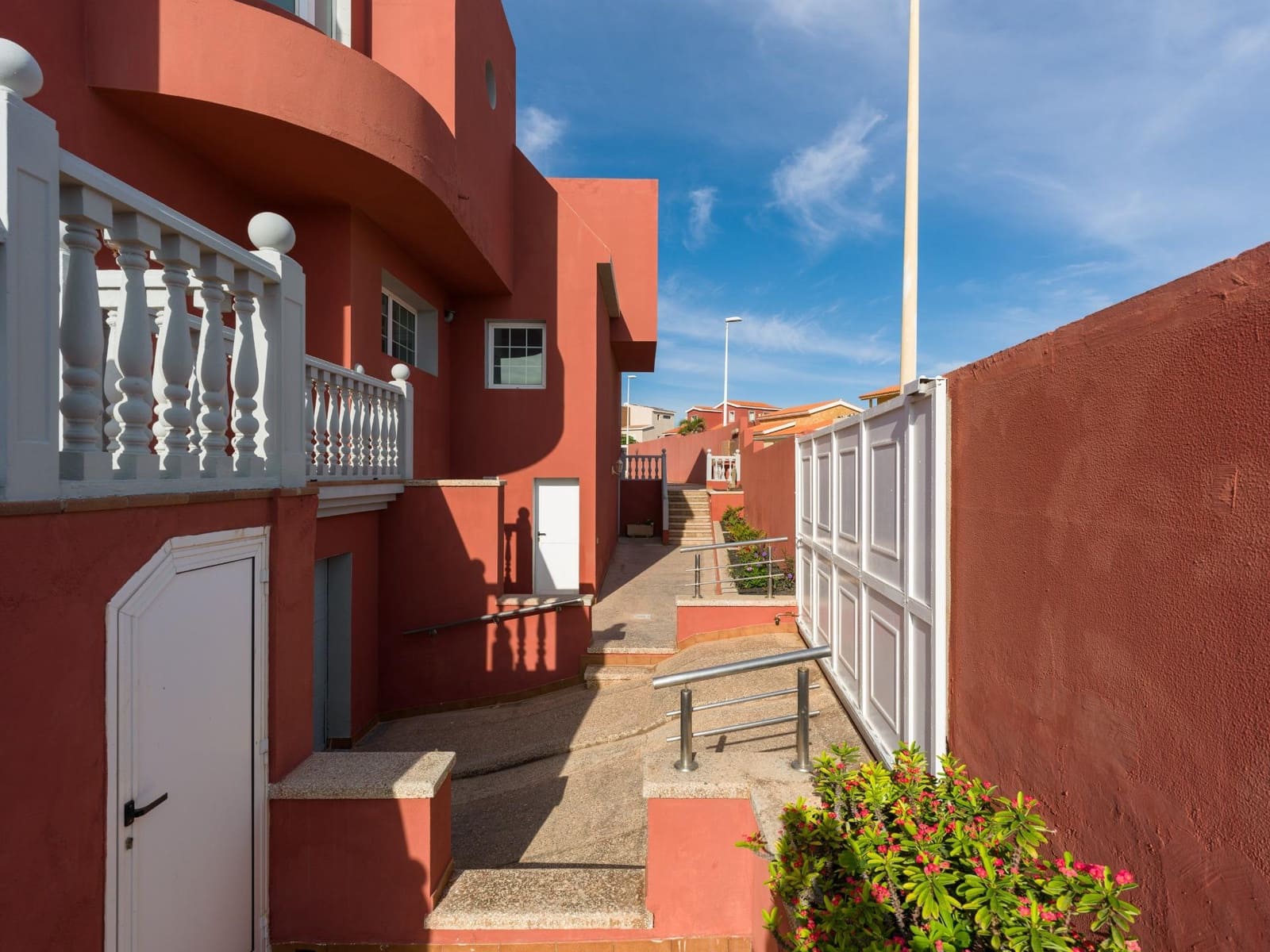 3 bedroom Villa for sale in La Garita with pool garage - € 895,000 (Ref: 9337868)