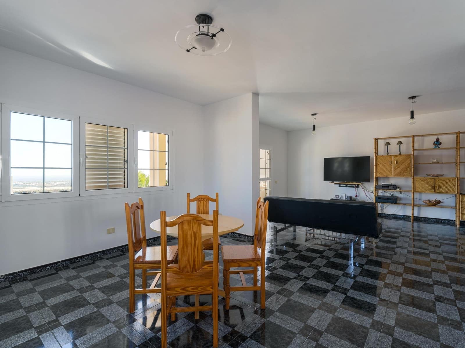 4 bedroom Villa for sale in Montana la Data with pool garage - € 798,000 (Ref: 9438156)