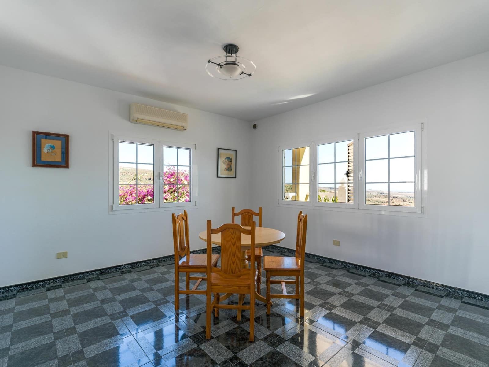 4 bedroom Villa for sale in Montana la Data with pool garage - € 798,000 (Ref: 9438156)