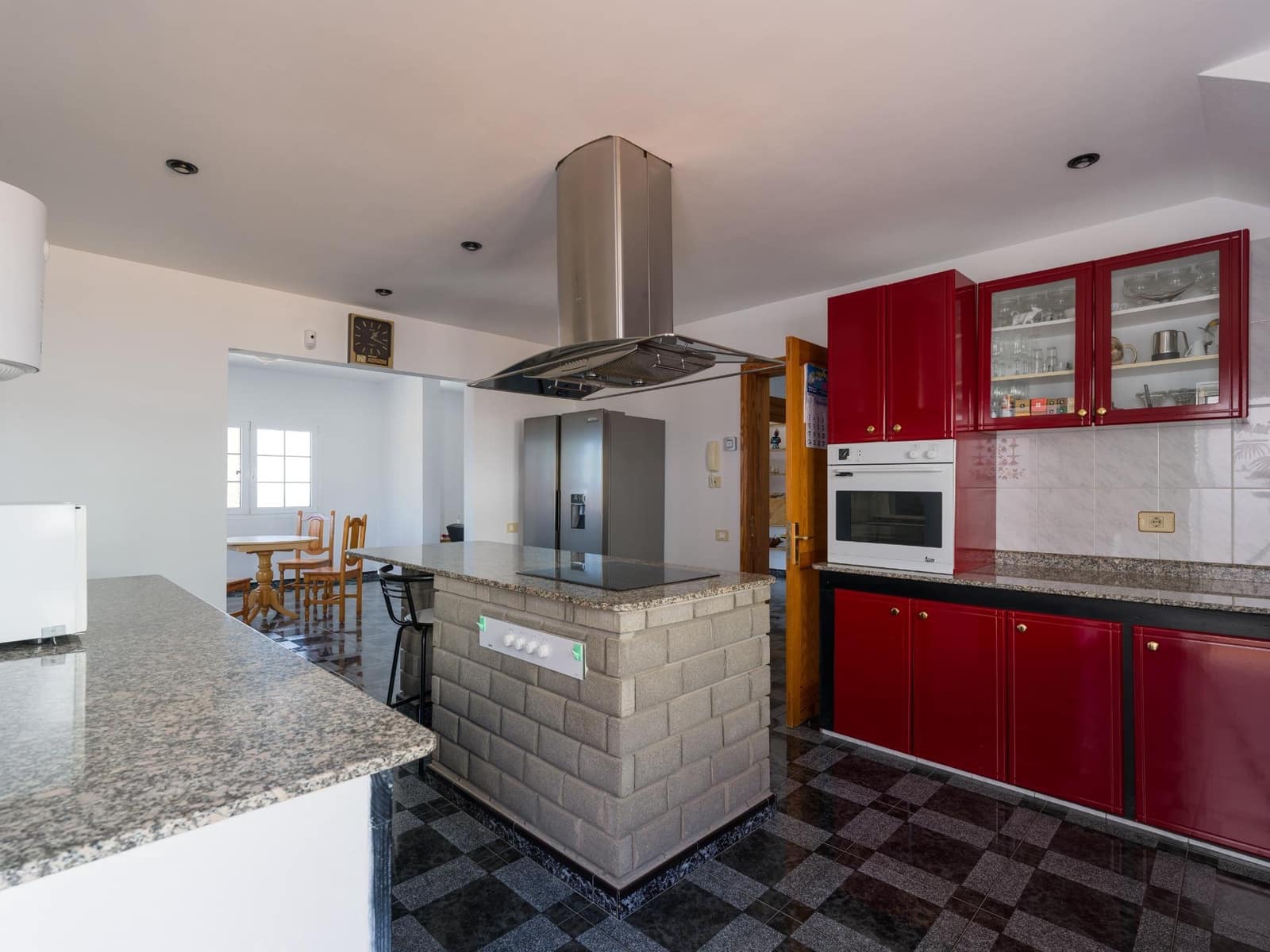 4 bedroom Villa for sale in Montana la Data with pool garage - € 798,000 (Ref: 9438156)