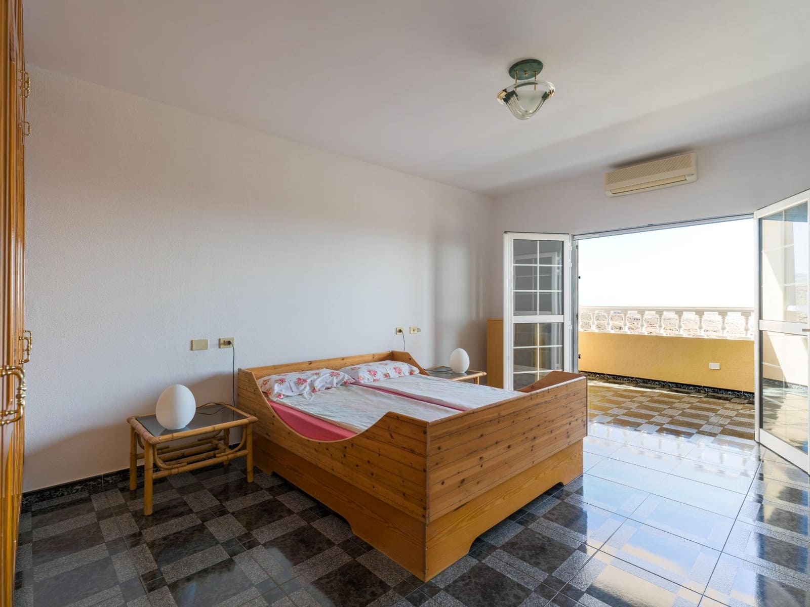 4 bedroom Villa for sale in Montana la Data with pool garage - € 798,000 (Ref: 9438156)