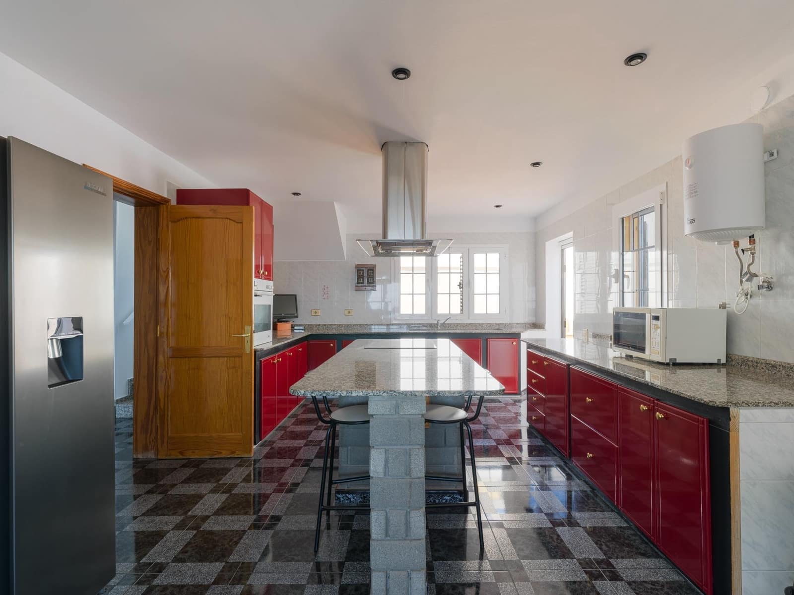 4 bedroom Villa for sale in Montana la Data with pool garage - € 798,000 (Ref: 9438156)