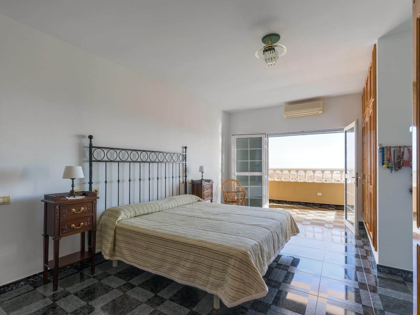 4 bedroom Villa for sale in Montana la Data with pool garage - € 798,000 (Ref: 9438156)