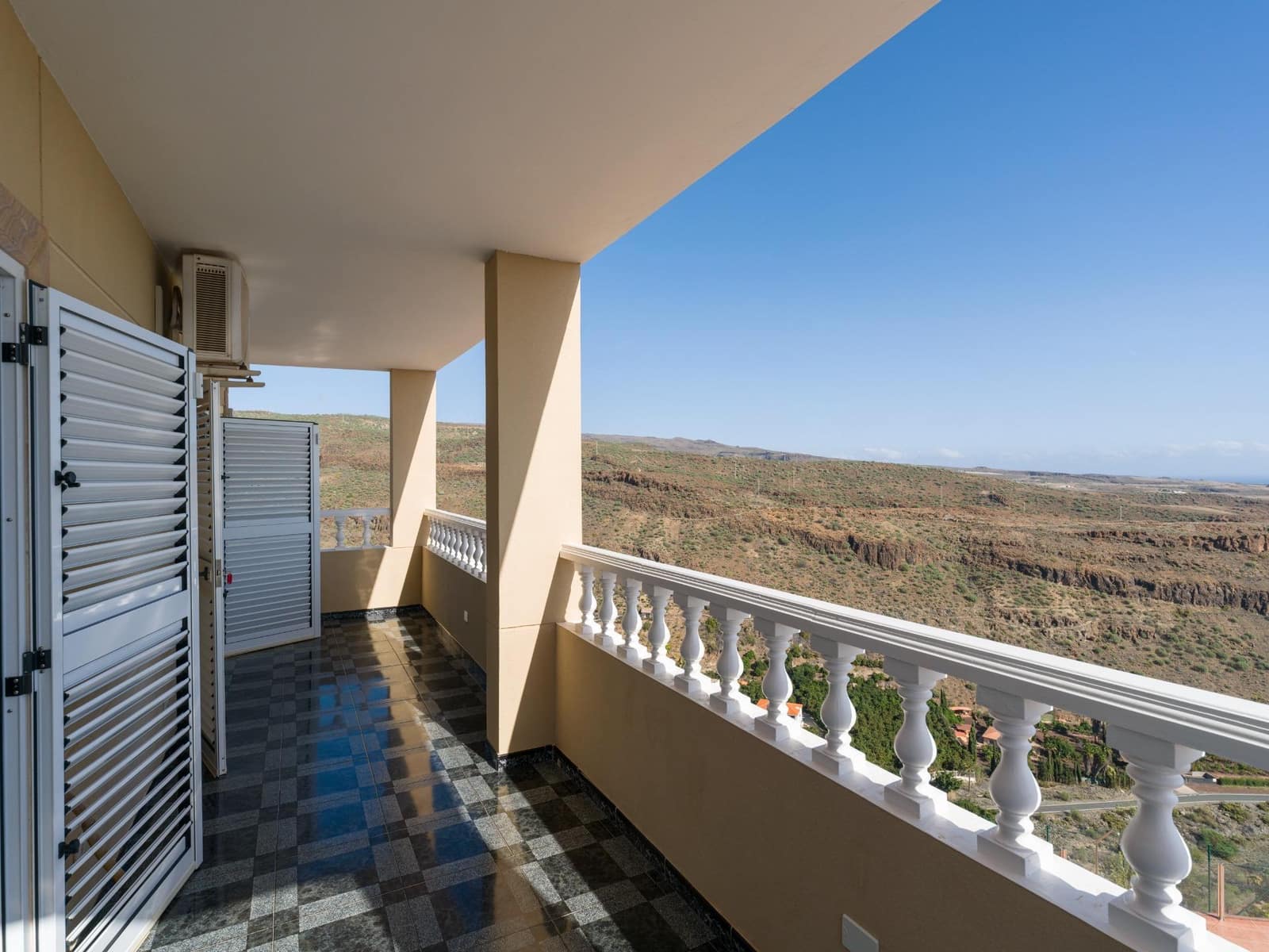 4 bedroom Villa for sale in Montana la Data with pool garage - € 798,000 (Ref: 9438156)