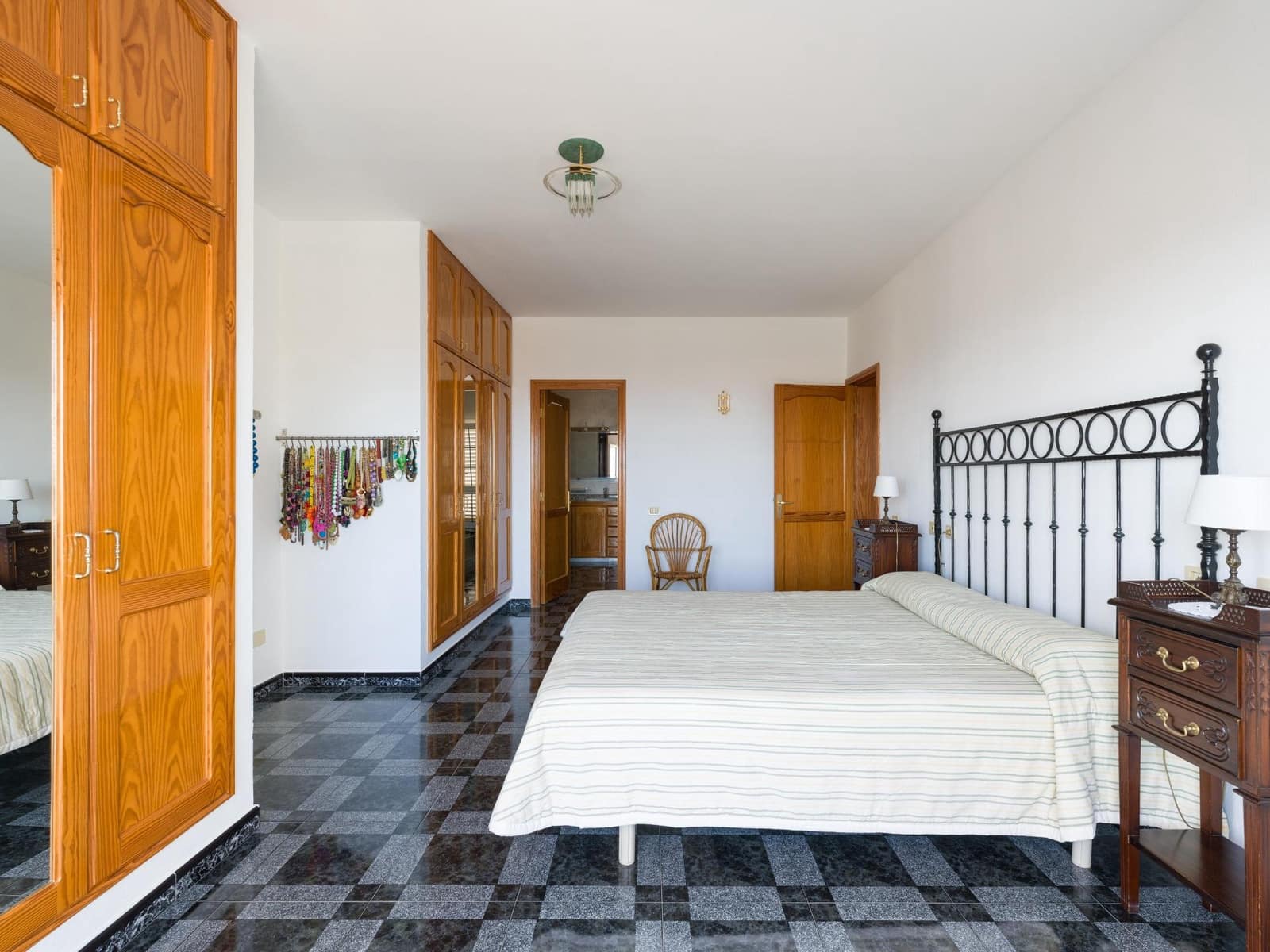 4 bedroom Villa for sale in Montana la Data with pool garage - € 798,000 (Ref: 9438156)