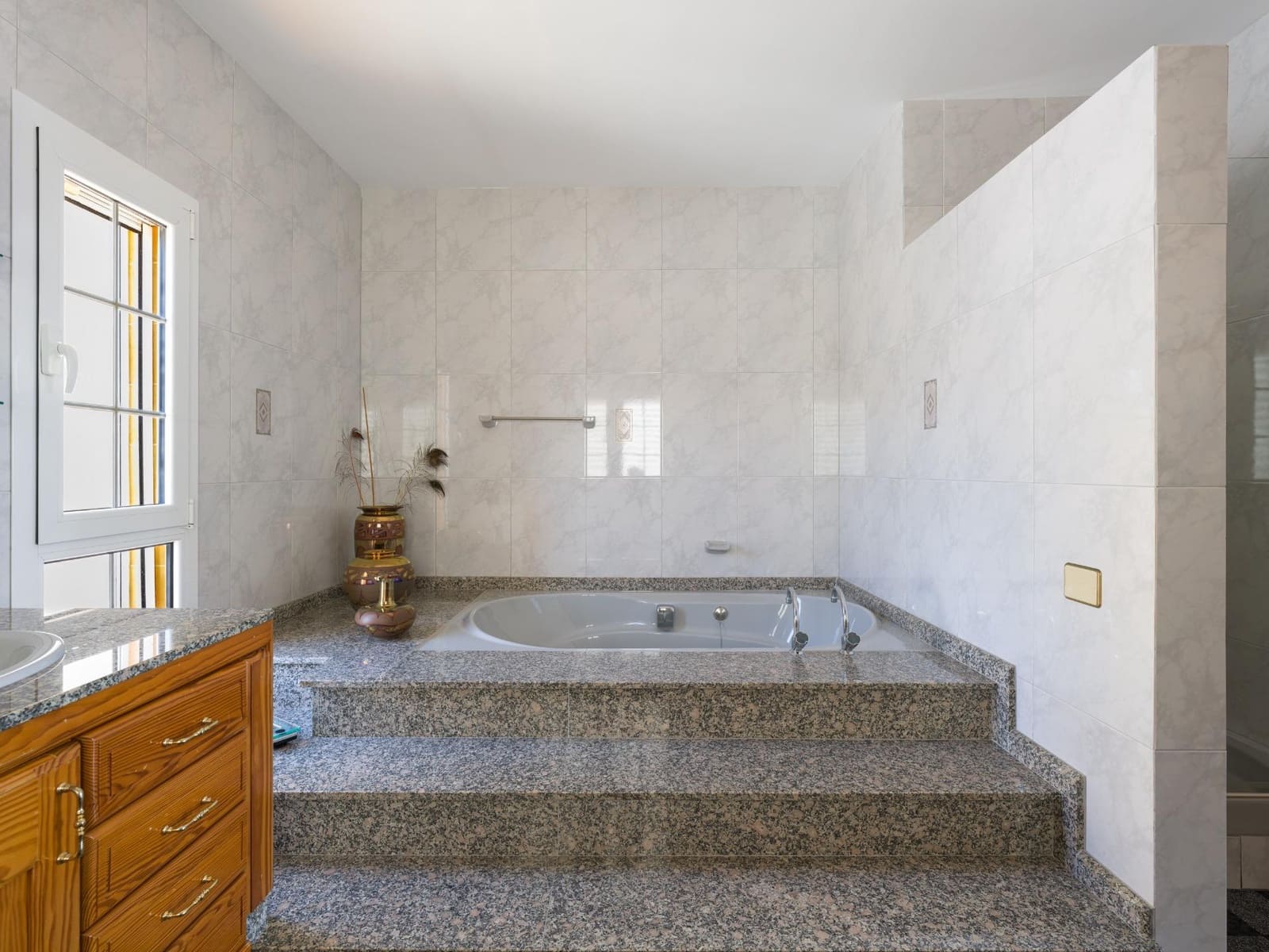 4 bedroom Villa for sale in Montana la Data with pool garage - € 798,000 (Ref: 9438156)