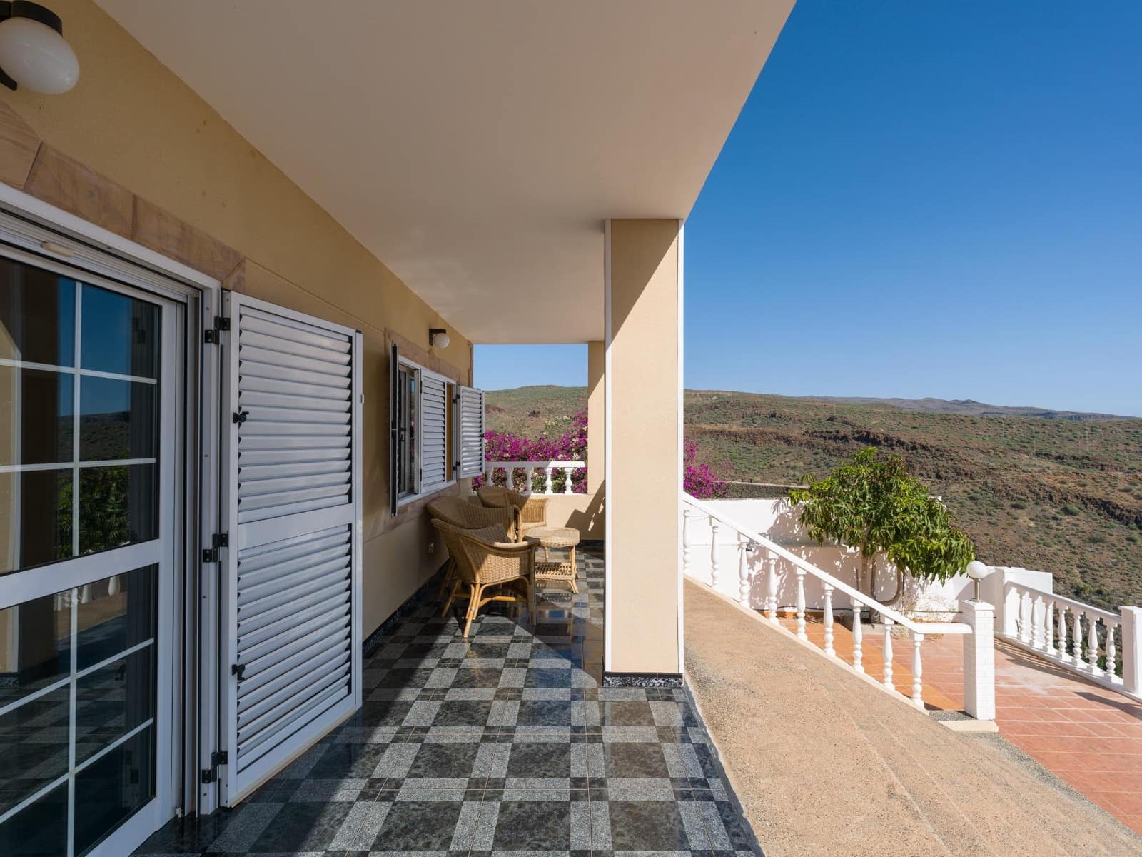 4 bedroom Villa for sale in Montana la Data with pool garage - € 798,000 (Ref: 9438156)