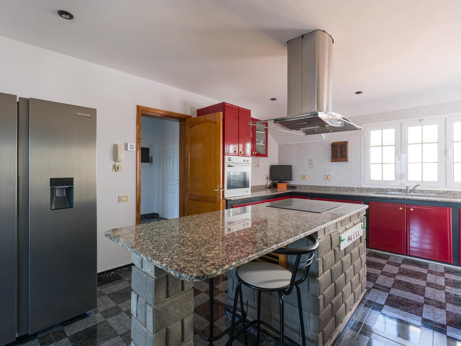 4 bedroom Villa for sale in Montana la Data with pool garage - € 798,000 (Ref: 9438156)