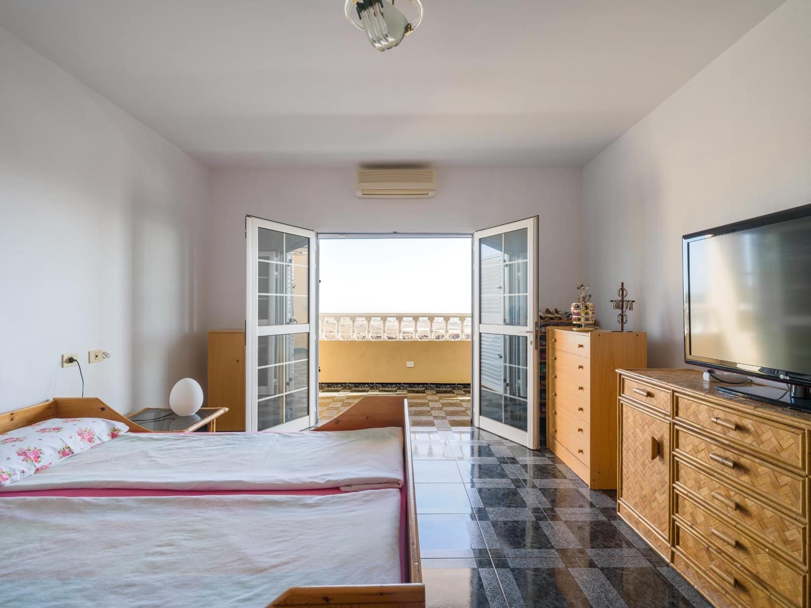 4 bedroom Villa for sale in Montana la Data with pool garage - € 798,000 (Ref: 9438156)