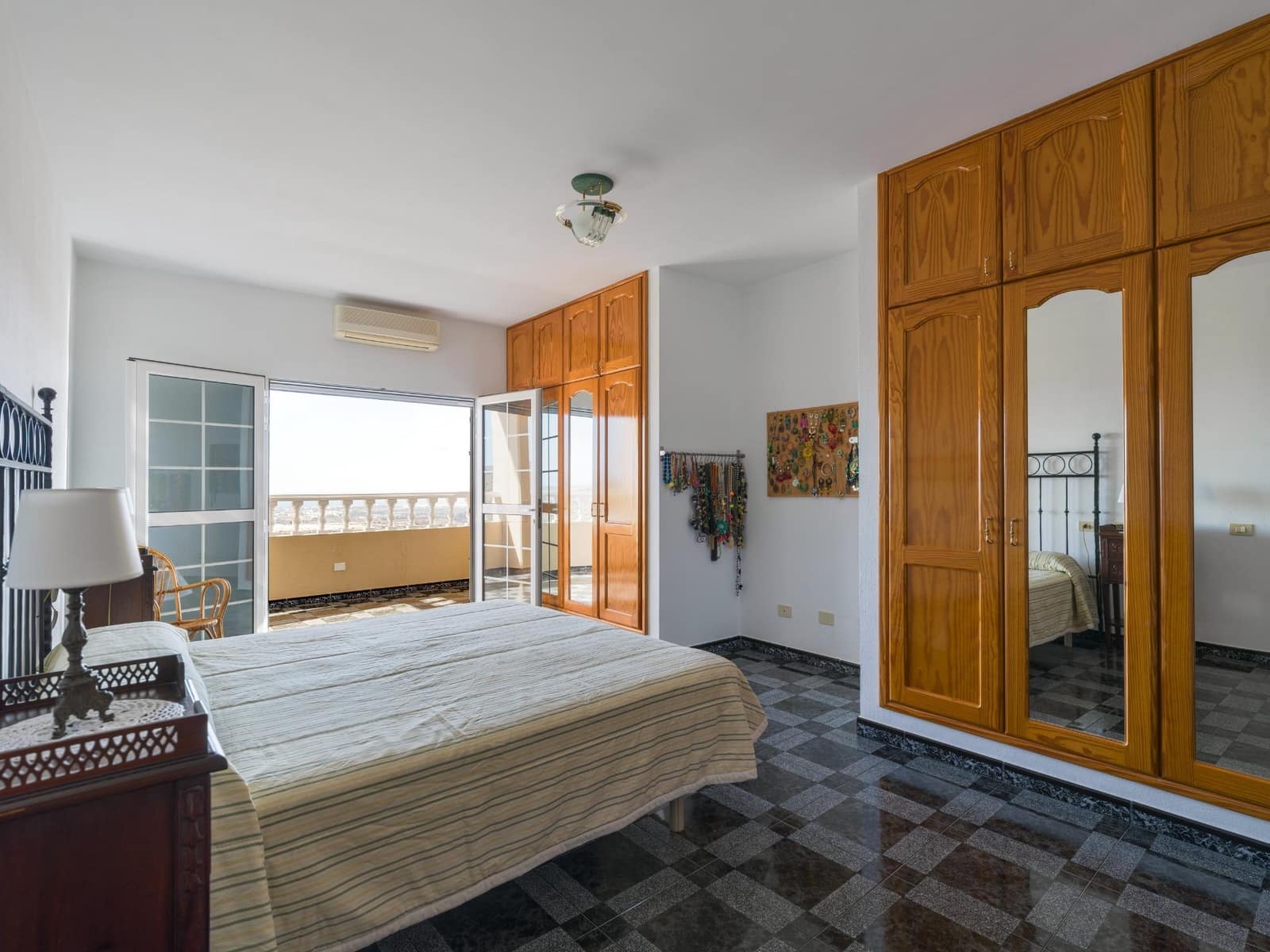 4 bedroom Villa for sale in Montana la Data with pool garage - € 798,000 (Ref: 9438156)