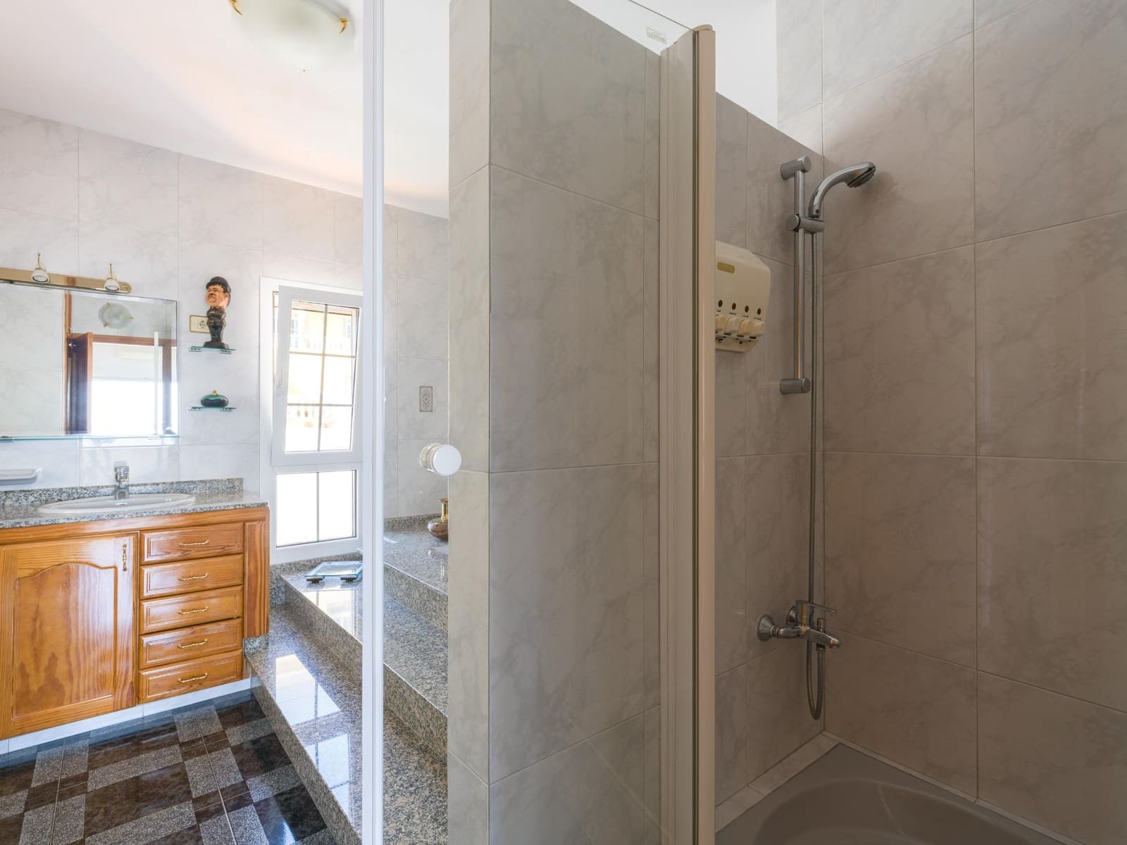 4 bedroom Villa for sale in Montana la Data with pool garage - € 798,000 (Ref: 9438156)