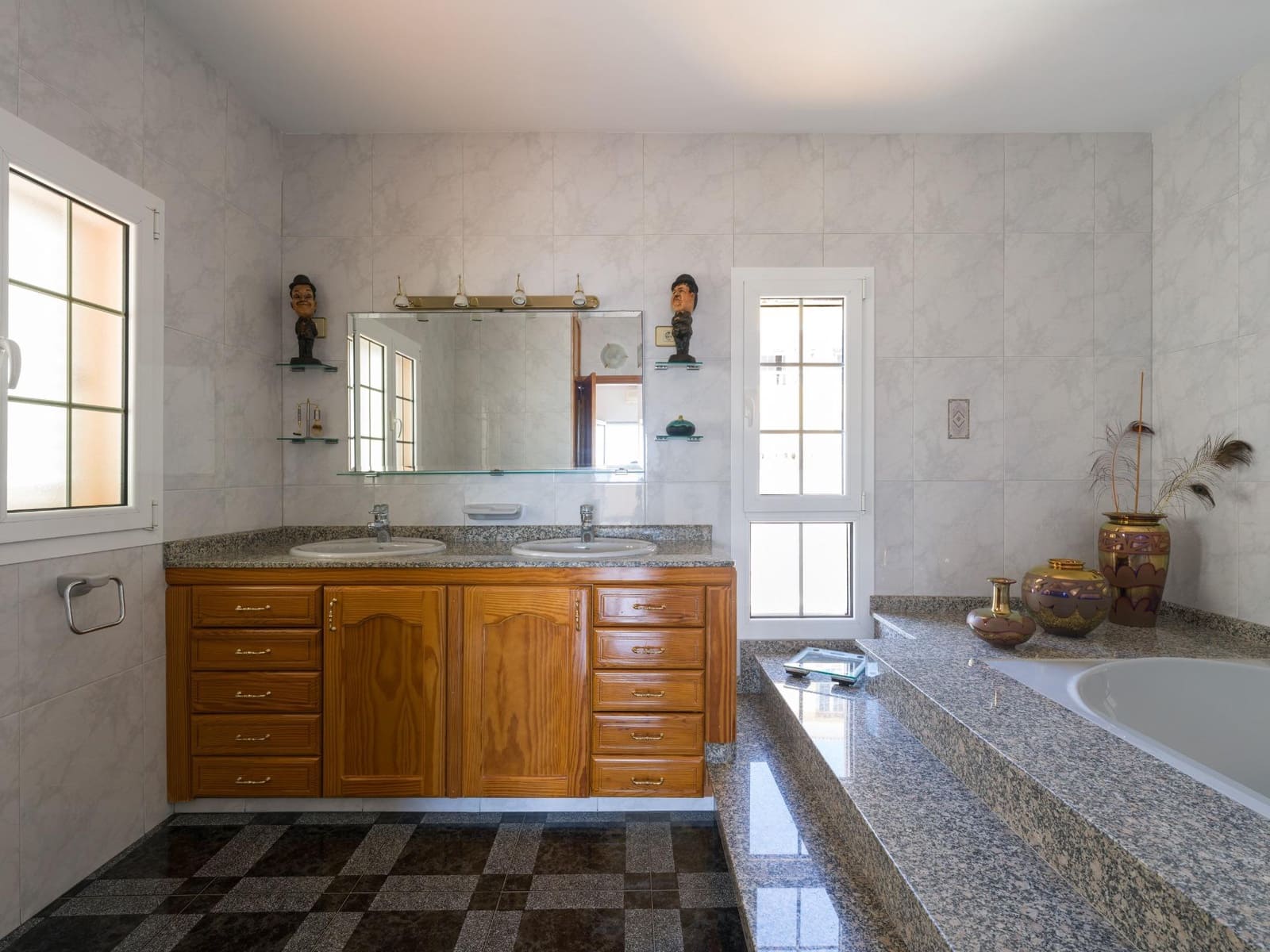 4 bedroom Villa for sale in Montana la Data with pool garage - € 798,000 (Ref: 9438156)