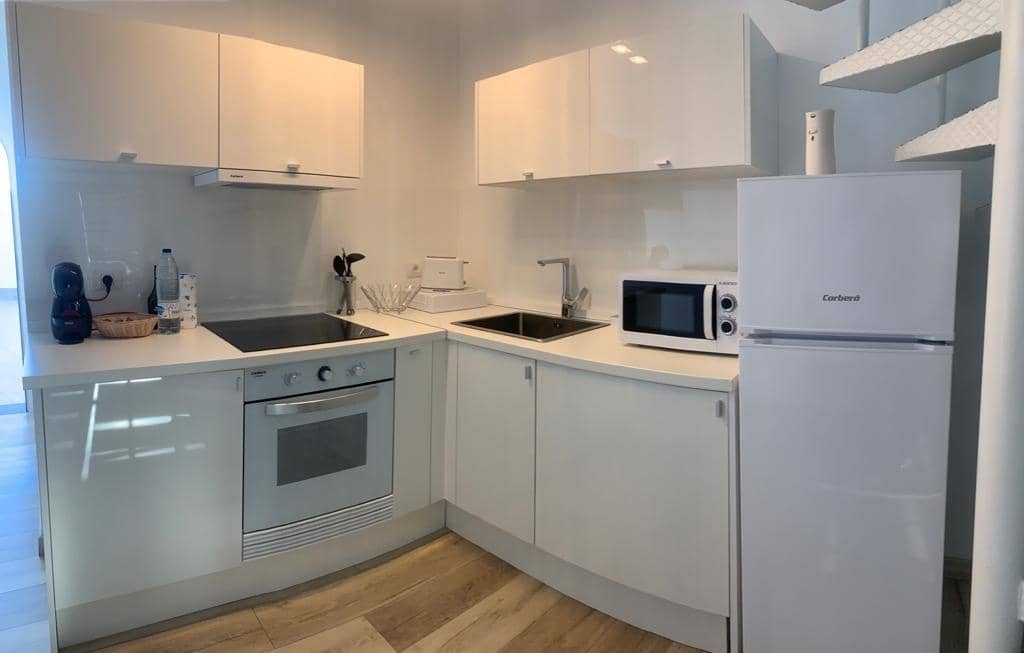 2 soverom Leilighet til leie i Sonneland med svømmebasseng garasje - € 1 250 (Ref: 9450471)