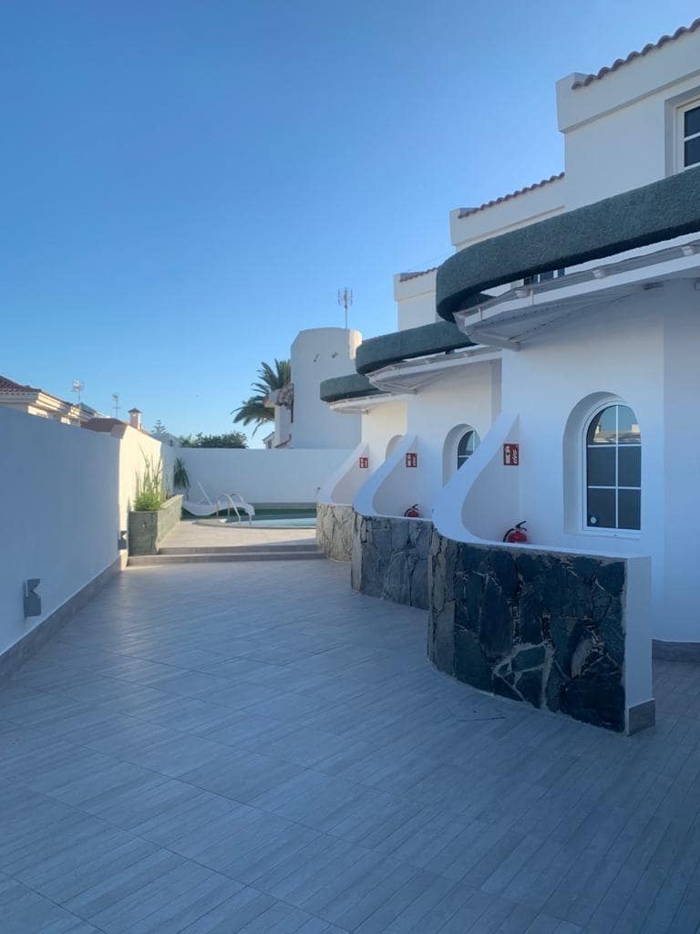 2 soverom Leilighet til leie i Sonneland med svømmebasseng garasje - € 1 250 (Ref: 9450471)