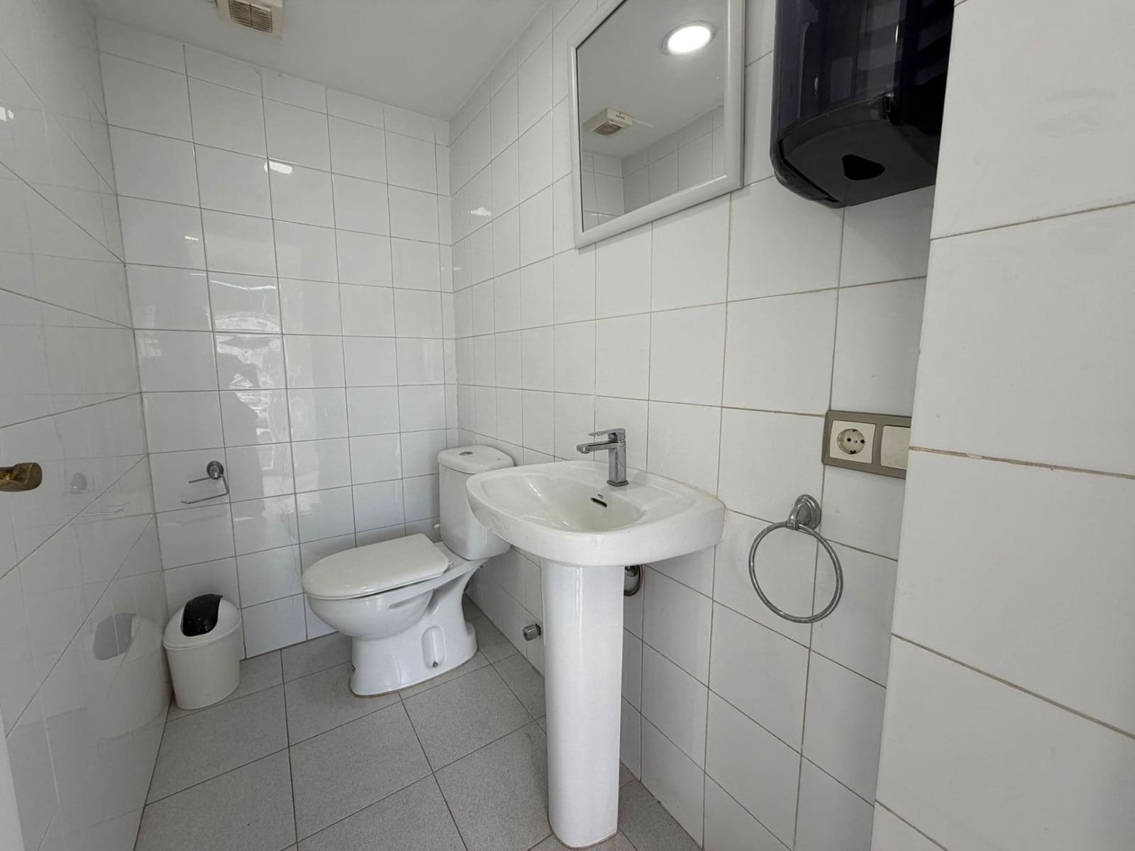 Local Comercial en San Bartolomé de Tirajana en venta - 145.000 € (Ref: 9543849)