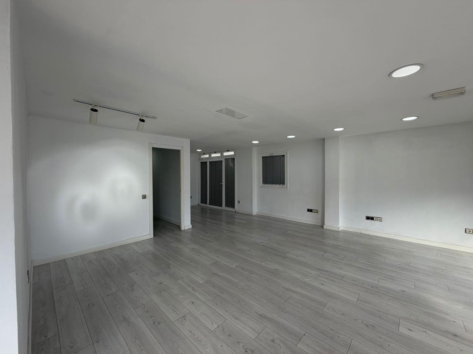 Local Comercial en San Bartolomé de Tirajana en venta - 145.000 € (Ref: 9543849)