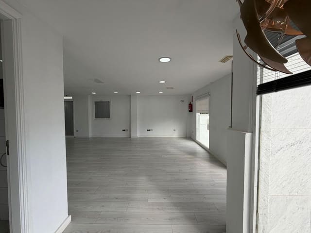 Local Comercial en San Bartolomé de Tirajana en venta - 145.000 € (Ref: 9543849)