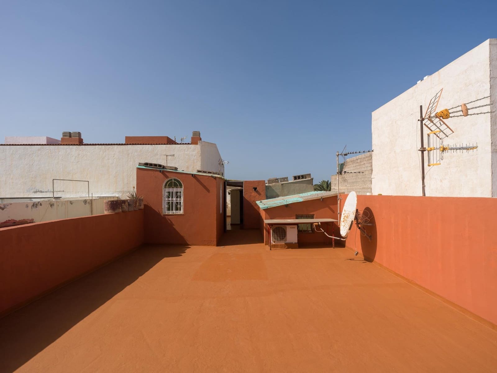 5 bedroom Terraced Villa for sale in Santa Lucia de Tirajana with garage - € 399,000 (Ref: 9799495)