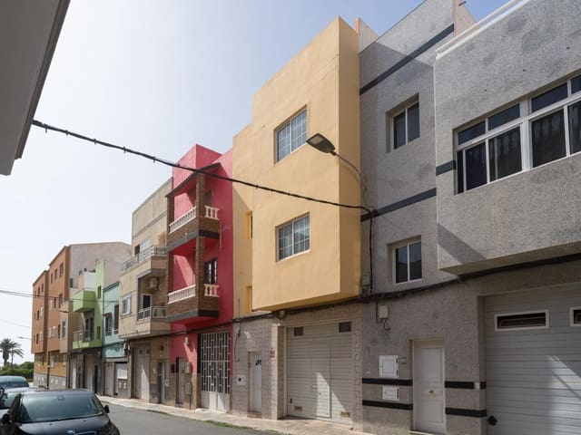 5 sypialnia Dom szeregowy na sprzedaż w Santa Lucía de Tirajana z garażem - 399 000 € (Ref: 9799495)