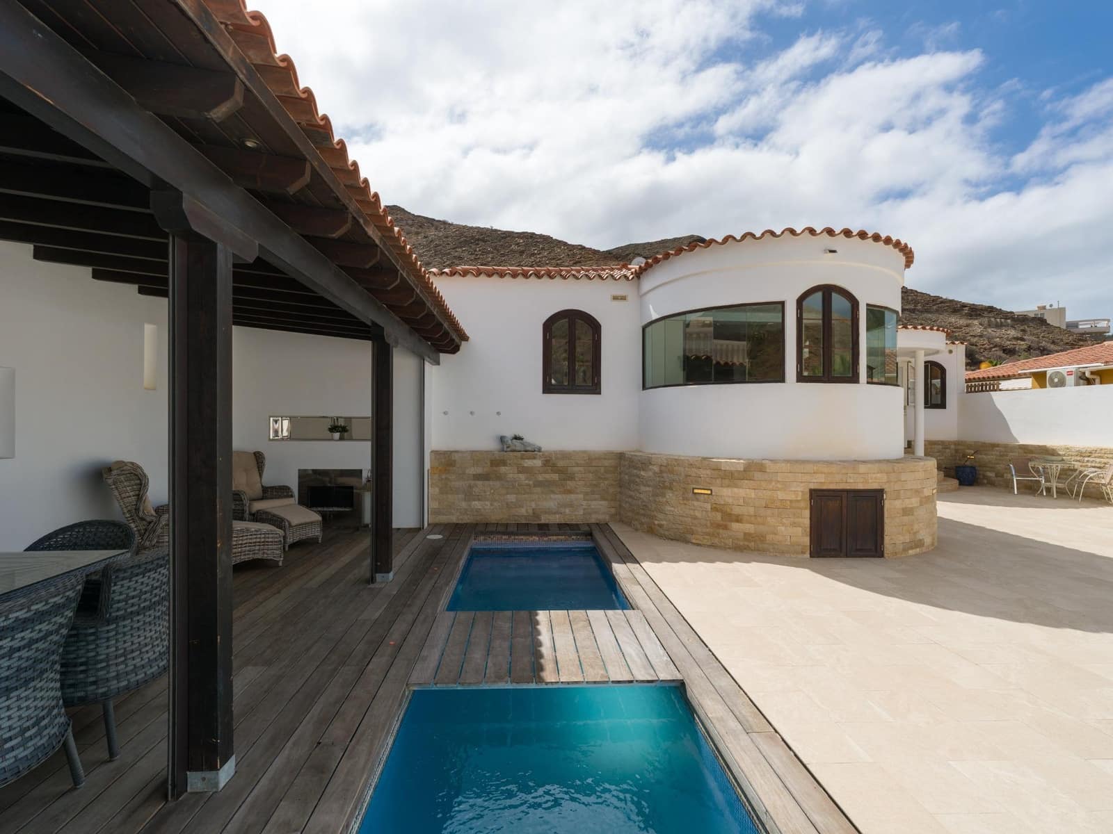3 bedroom Villa for sale in Tauro with pool garage - € 820,000 (Ref: 9924760)