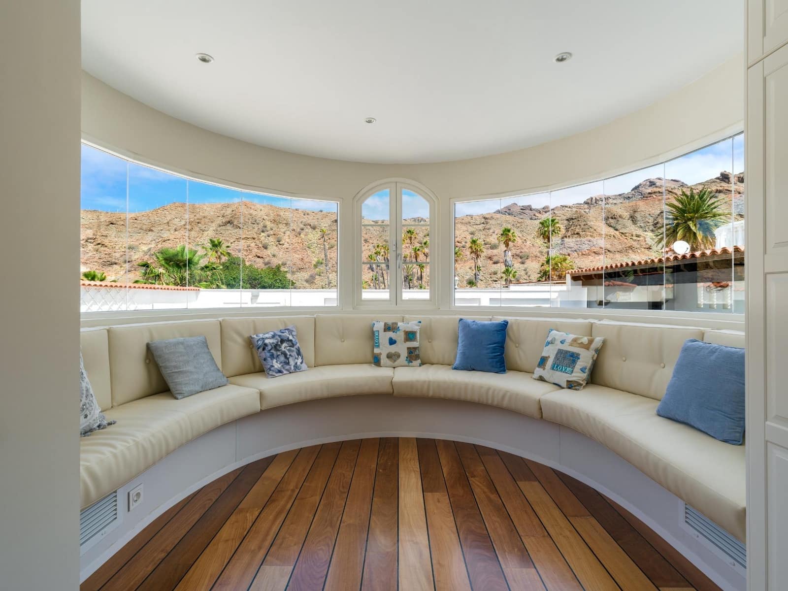 3 bedroom Villa for sale in Tauro with pool garage - € 820,000 (Ref: 9924760)