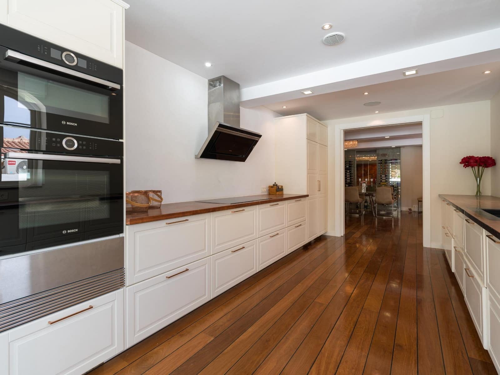 3 bedroom Villa for sale in Tauro with pool garage - € 820,000 (Ref: 9924760)