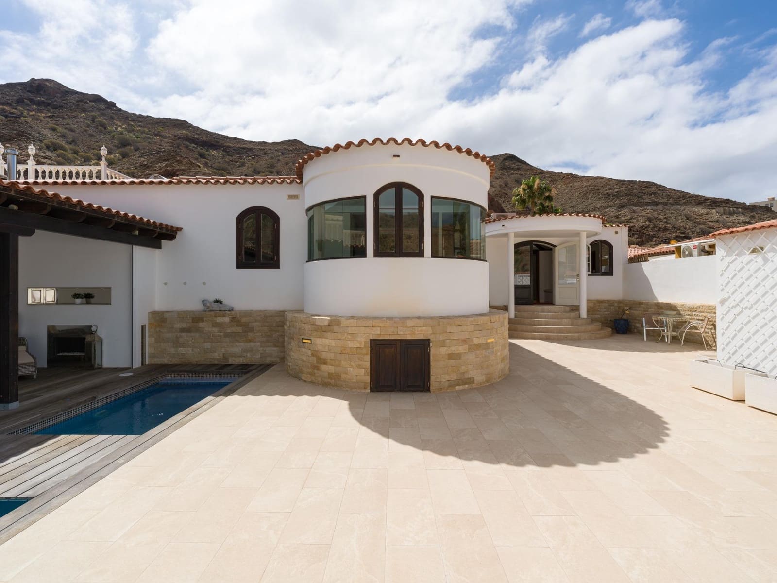3 bedroom Villa for sale in Tauro with pool garage - € 820,000 (Ref: 9924760)