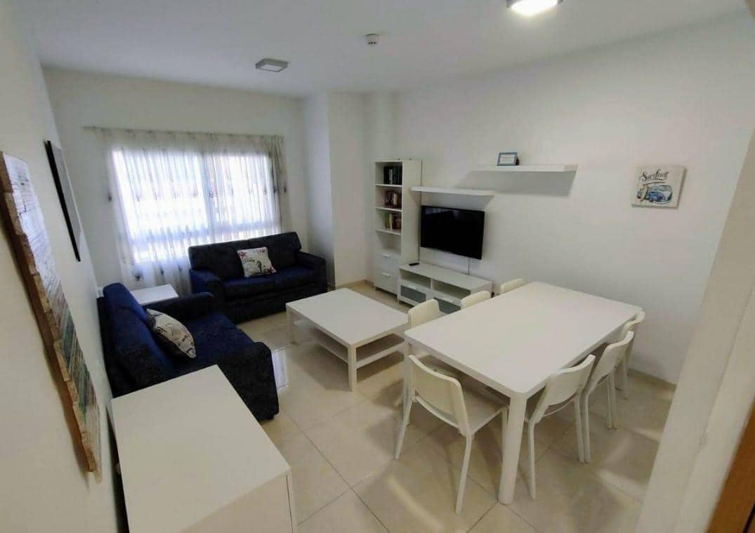 Piso de 4 habitaciones en Las Palmas de Gran Canaria en alquiler - 1.500 € (Ref: 9970799)