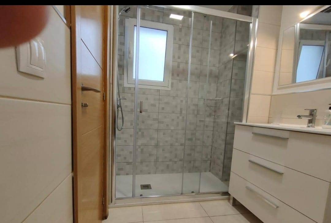 Piso de 4 habitaciones en Las Palmas de Gran Canaria en alquiler - 1.500 € (Ref: 9970799)