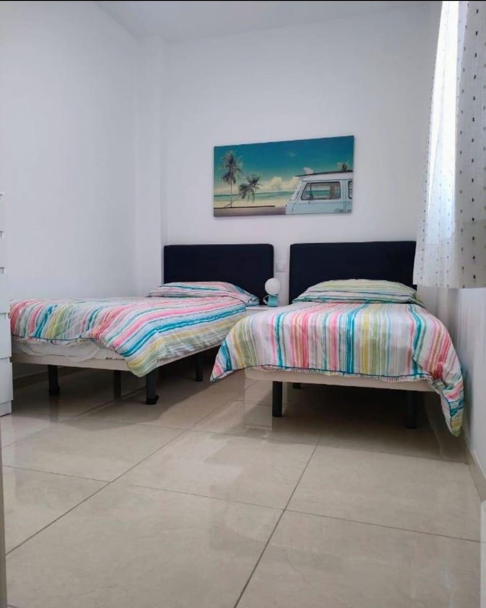 Piso de 4 habitaciones en Las Palmas de Gran Canaria en alquiler - 1.500 € (Ref: 9970799)
