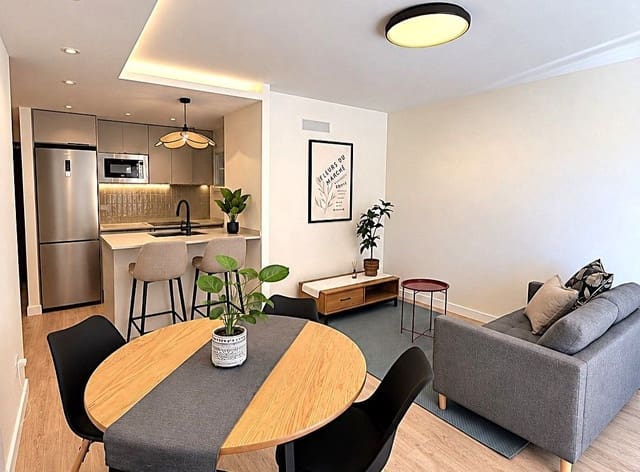 3 bedroom Flat for sale in El Palo, Málaga city - € 420,000 (Ref: 10094179)